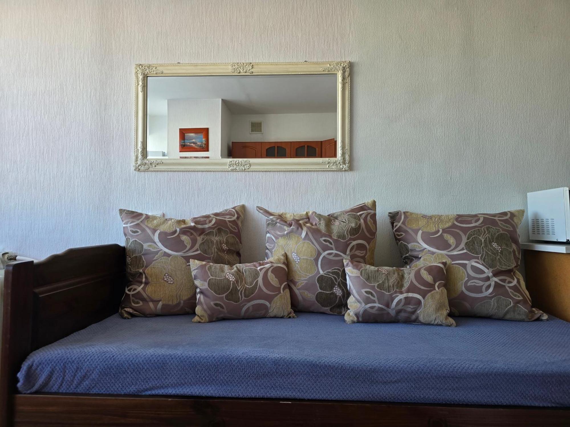 Hero Avenue Apartment Narva Luaran gambar